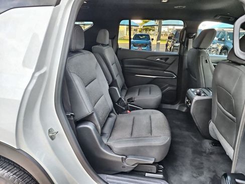 Used 2024 Chevrolet Traverse LT FWD image 21