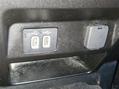 Used 2020 Ford F150 XLT image 21