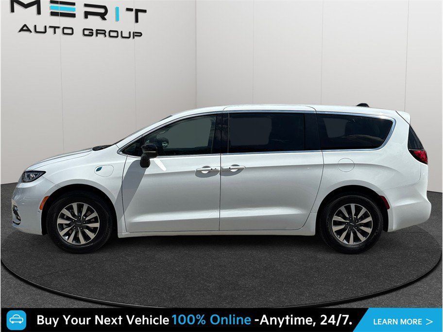 Used 2024 Chrysler Pacifica Limited FWD image 5