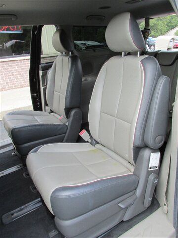 Used 2017 Kia Sedona LX w/ LX Essentials Premium Package FWD image 13