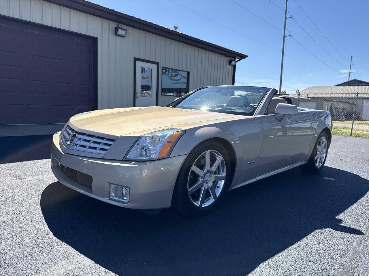 Used 2006 Cadillac XLR RWD image 33