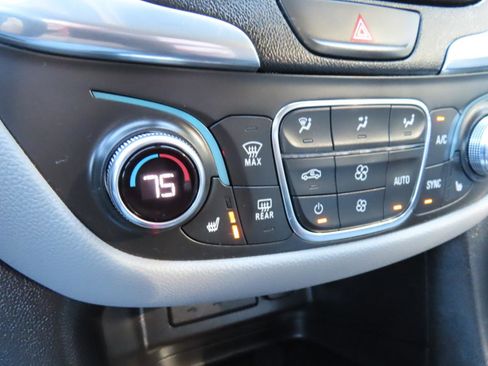 Used 2021 Chevrolet Equinox LT w/ Driver Convenience Package image 25