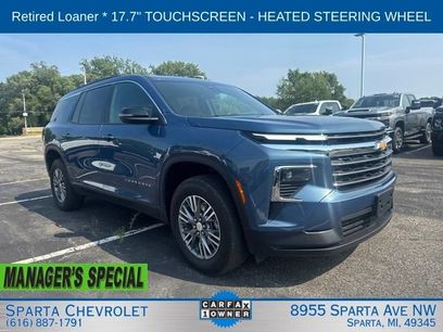 Used 2025 Chevrolet Traverse LT