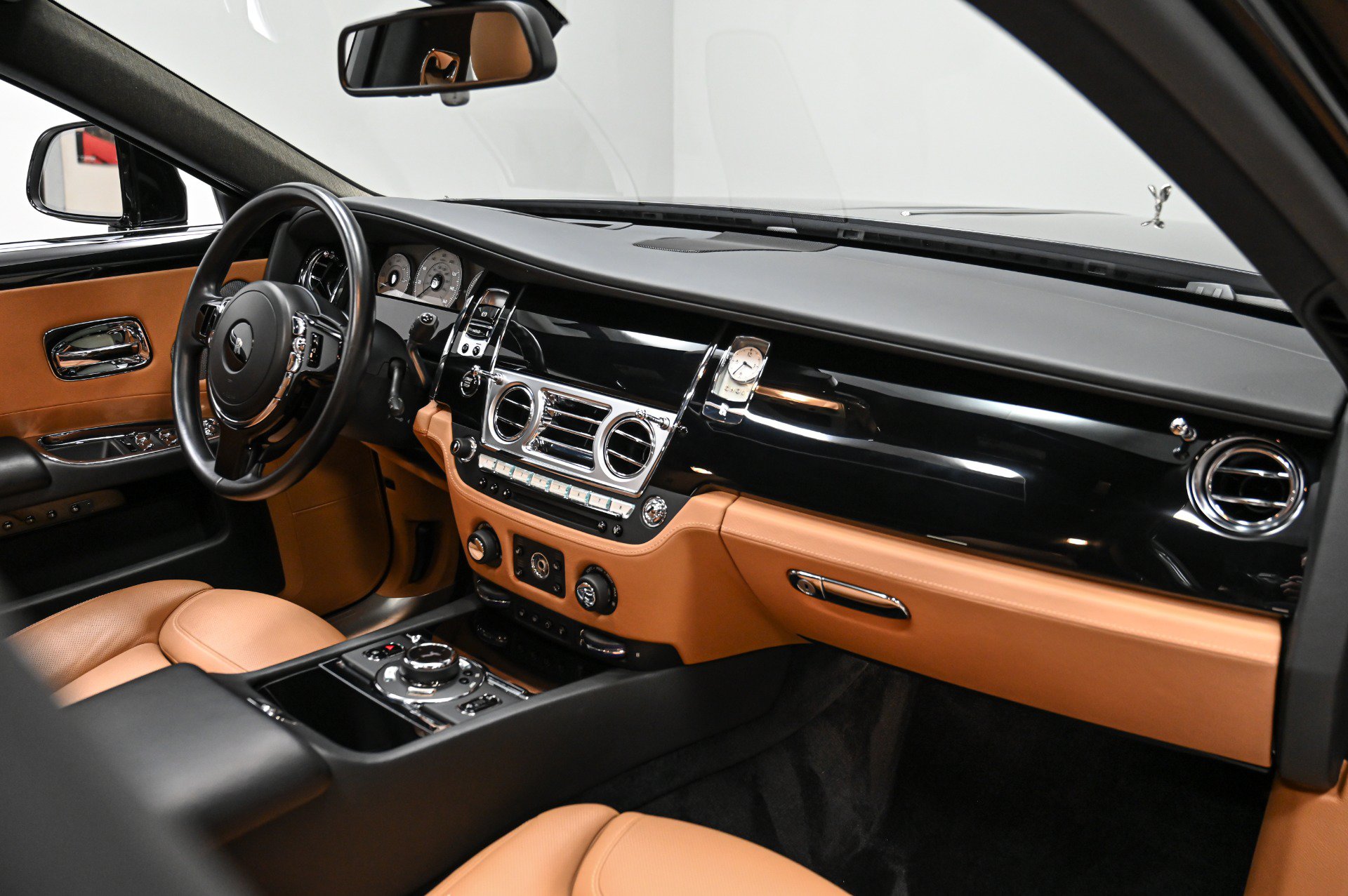 Used 2015 Rolls-Royce Ghost RWD image 40