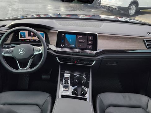 Used 2025 Volkswagen Atlas SEL image 45