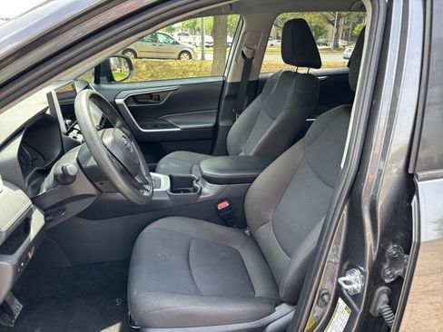 Used 2025 Toyota RAV4 LE image 31