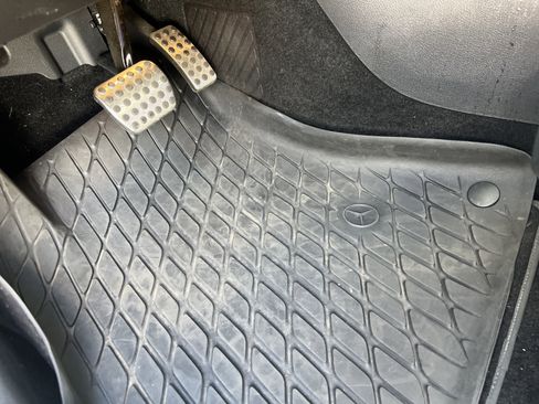 Certified 2021 Mercedes-Benz GLB 35 AMG 4MATIC image 17