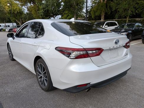 Used 2021 Toyota Camry XLE w/ Navigation Upgrade Package image 7