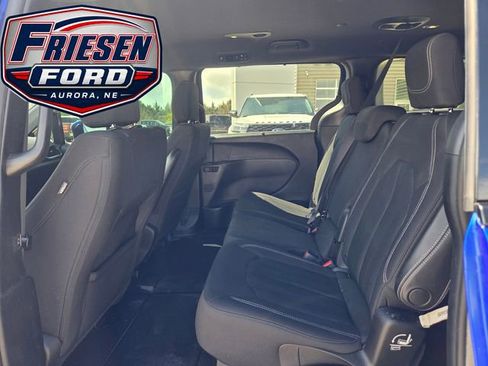 Used 2018 Chrysler Pacifica Touring Plus w/ S Appearance Package FWD image 24