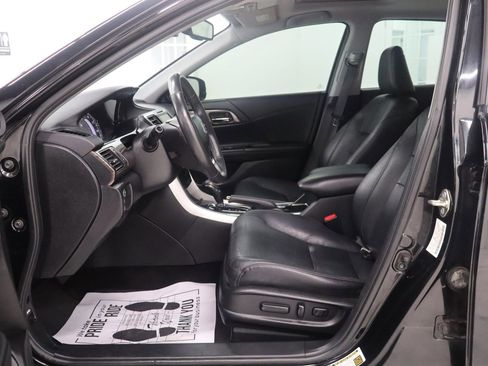 Used 2016 Honda Accord Touring image 12