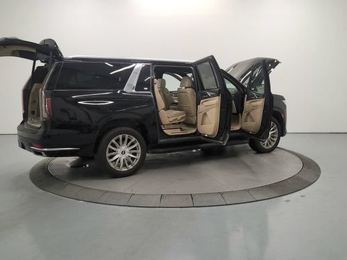 Used 2021 Cadillac Escalade ESV Premium Luxury AWD/4WD image 16