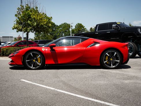 Used 2022 Ferrari SF90 Stradale AWD/4WD image 7