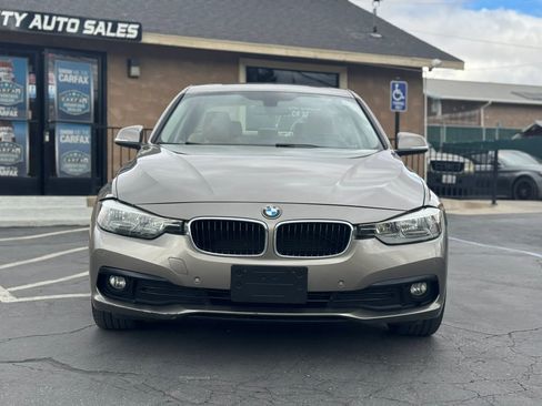 Used 2016 BMW 320i Sedan RWD image 2