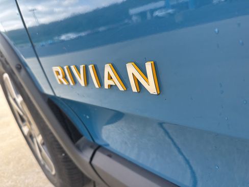 Used 2022 Rivian R1T Adventure image 10