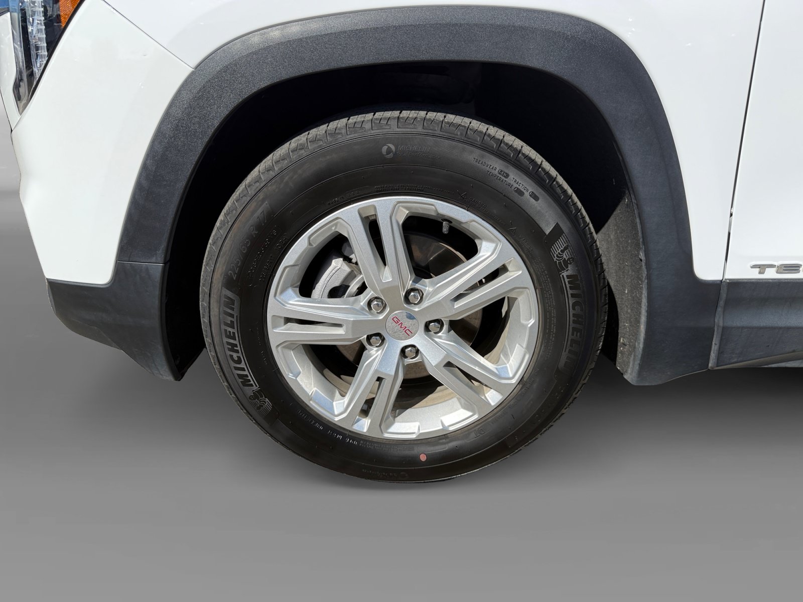 Used 2024 GMC Terrain SLE FWD image 9