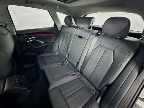 Used 2025 Audi Q5 Premium Plus w/ Premium Plus image 24