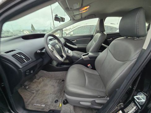Used 2014 Toyota Prius Four image 17