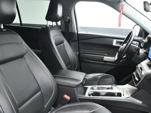 Used 2023 Ford Explorer XLT w/ Equipment Group 202A AWD/4WD image 9