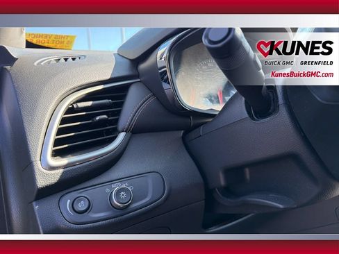 Used 2018 Chevrolet Trax LT w/ LT Convenience Package AWD/4WD image 17