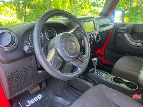 Used 2014 Jeep Wrangler Unlimited Sport w/ Quick Order Package 24S AWD/4WD image 15