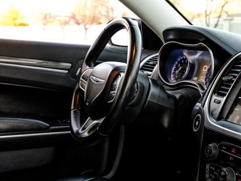 Used 2017 Chrysler 300 Limited w/ Value Package image 18