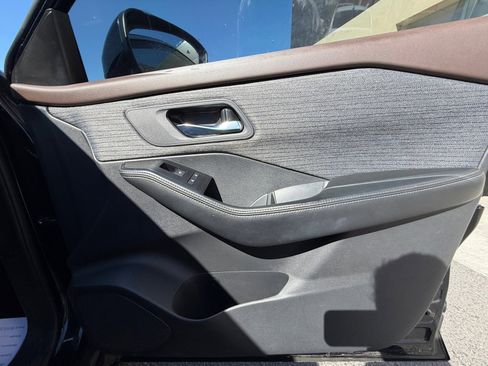 Used 2023 Nissan Rogue SV image 15