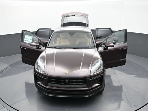 Certified 2026 Porsche Macan AWD/4WD image 36