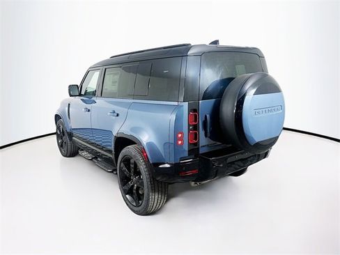 Used 2025 Land Rover Defender 110 X-Dynamic SE image 7
