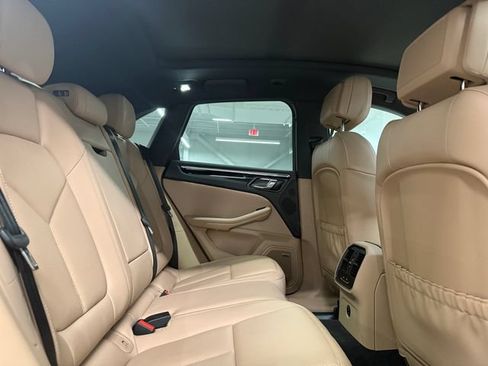 Certified 2026 Porsche Macan AWD/4WD image 27