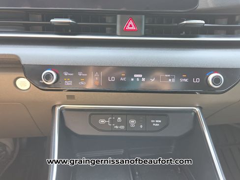 Used 2025 Kia Carnival SX FWD image 10