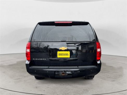 Used 2014 Chevrolet Suburban LT image 4