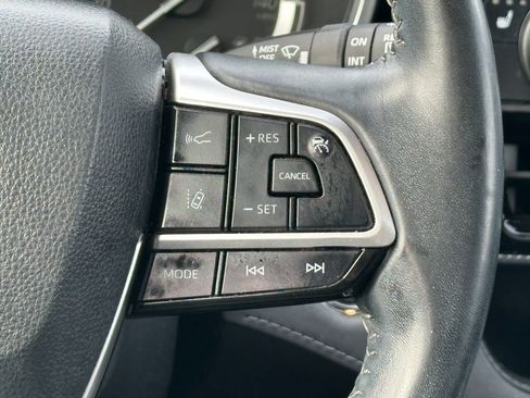Used 2022 Toyota Highlander XSE AWD/4WD image 21