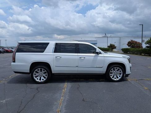 Used 2020 Cadillac Escalade ESV Platinum AWD/4WD image 2