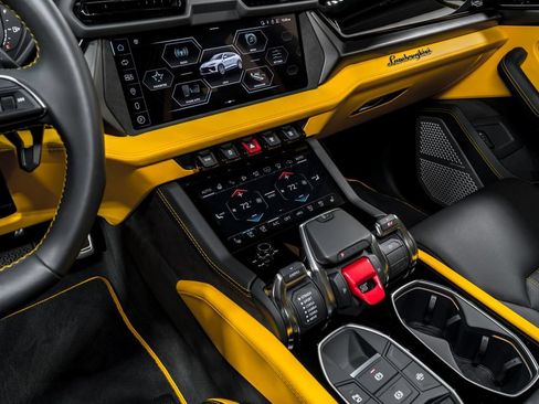 Used 2025 Lamborghini Urus S AWD/4WD image 24
