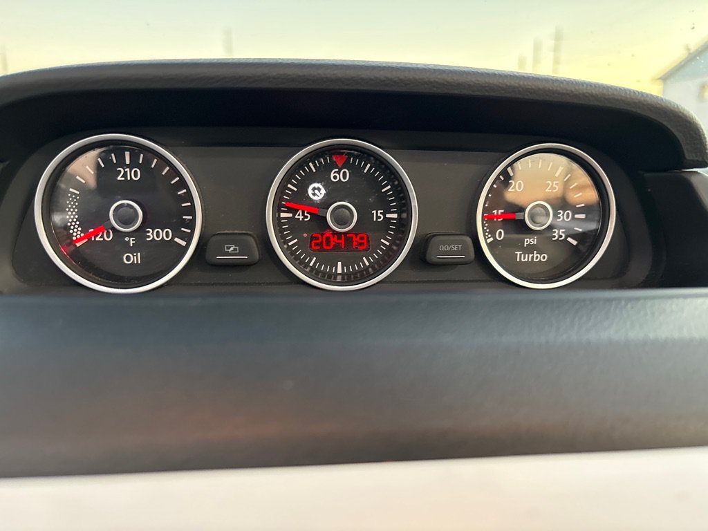 Used 2013 Volkswagen Beetle TDI FWD image 31