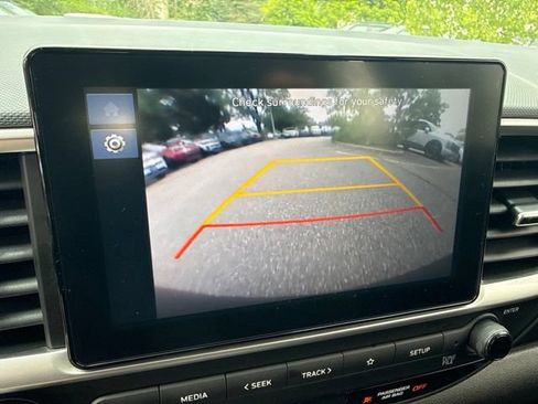 Used 2024 Hyundai Venue SEL FWD image 15