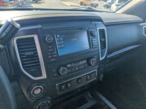 Used 2018 Nissan Titan SV w/ SV Convenience Package image 20