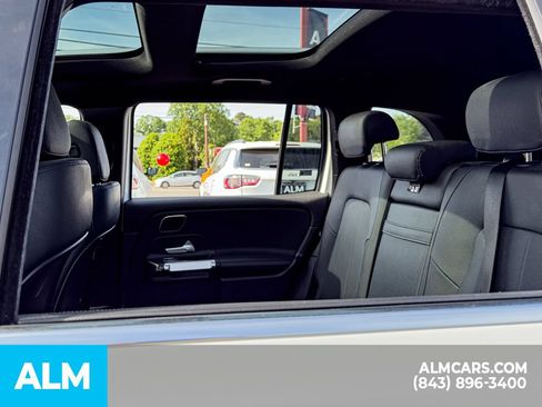 Used 2022 Mercedes-Benz GLB 250 4MATIC w/ Premium Package image 15