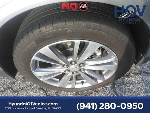 Used 2025 Cadillac XT5 Premium Luxury FWD image 13