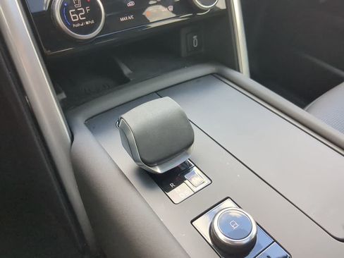 Certified 2026 Land Rover Discovery Limited Edition AWD/4WD image 33