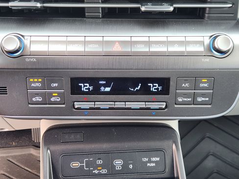 Certified 2024 Hyundai Kona Limited image 22