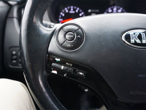 Used 2016 Kia K900 Luxury w/ Luxury VIP Package image 7