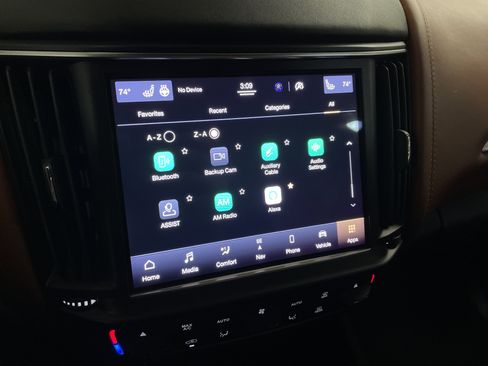 Used 2021 Maserati Levante image 15