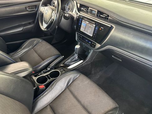 Used 2017 Toyota Corolla SE w/ SE Premium Package FWD image 32