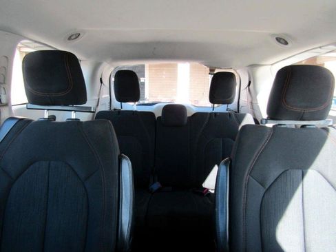 Used 2017 Chrysler Pacifica Touring FWD image 13