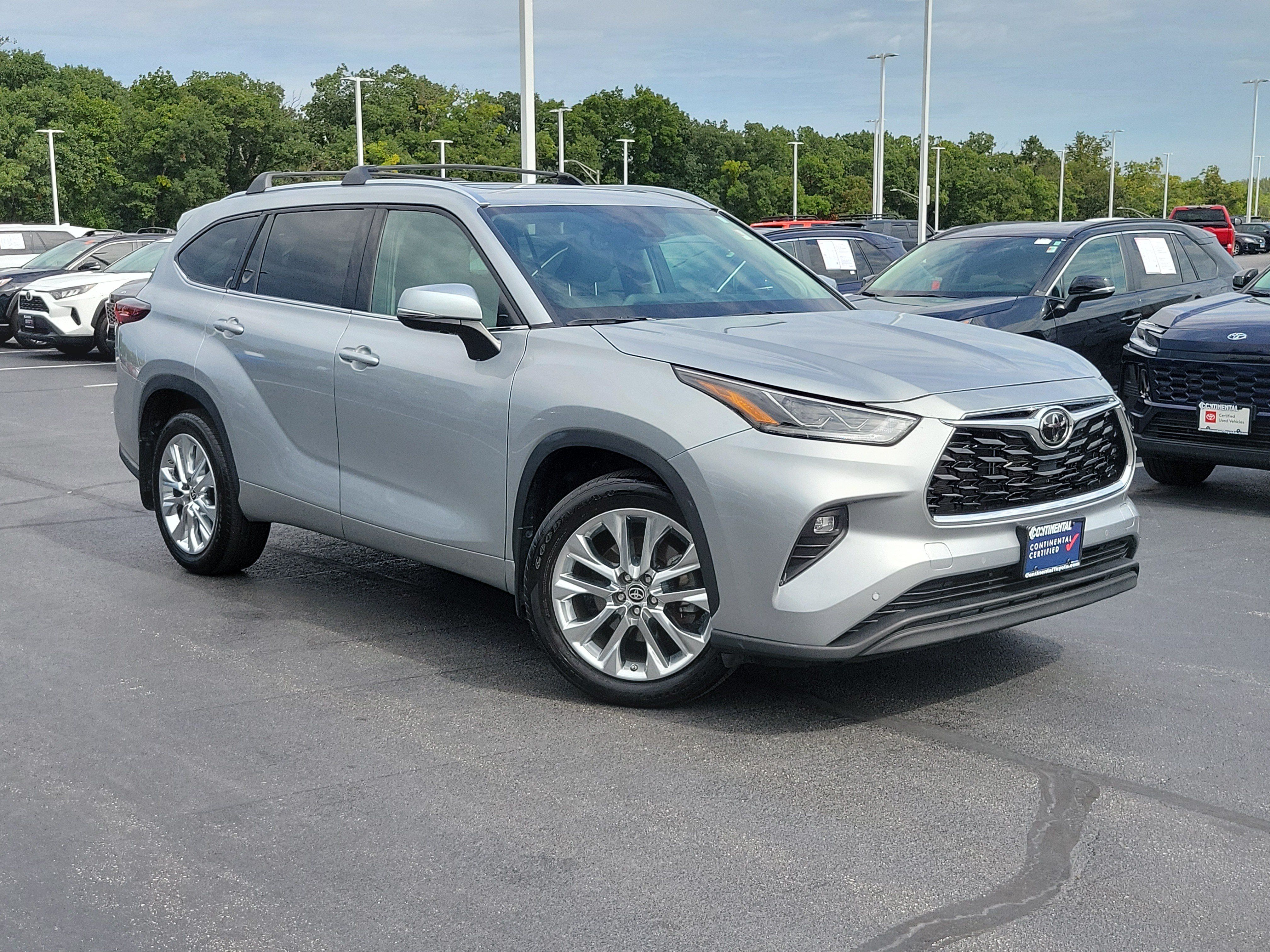 Used 2024 Toyota Highlander Limited AWD/4WD image 39