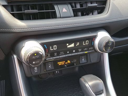 Used 2019 Toyota RAV4 XLE w/ Convenience Package AWD/4WD image 16