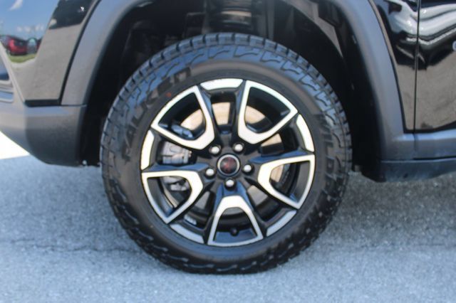 Used 2025 Jeep Compass Trailhawk AWD/4WD image 34
