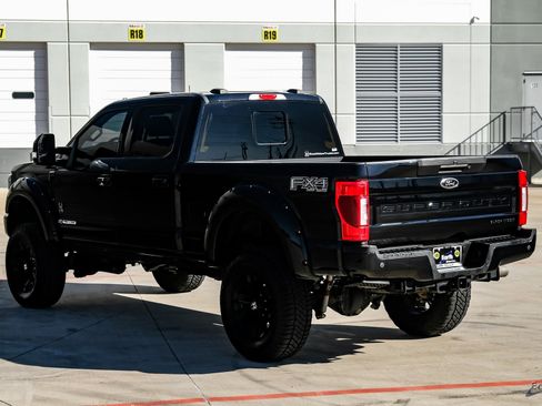 Used 2022 Ford F250 Lariat w/ Black Appearance Package image 8