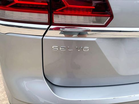 Used 2021 Volkswagen Atlas SEL FWD image 30